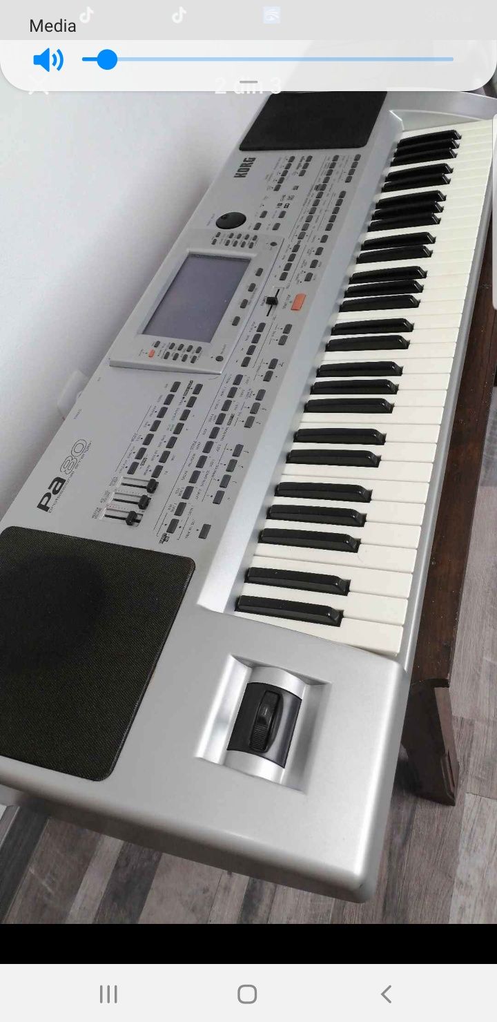 Vand sau schimb orga korg pa 80 cu diverse drujba telefon