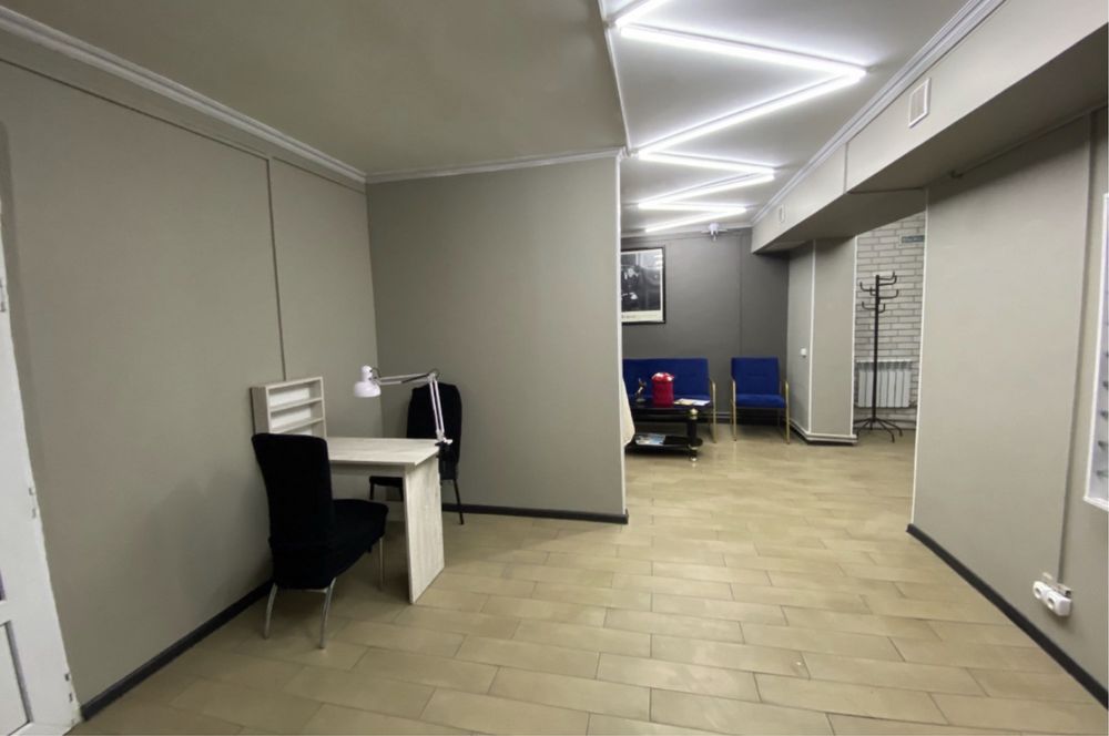 Место для бровиста визажиста в салоне красоты