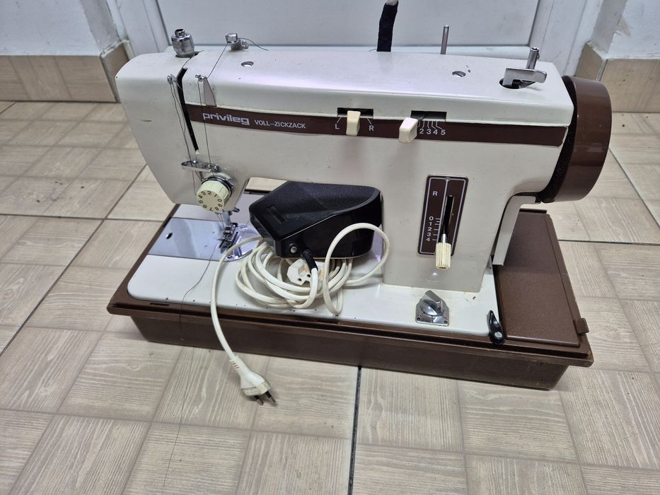Masina de cusut privileg