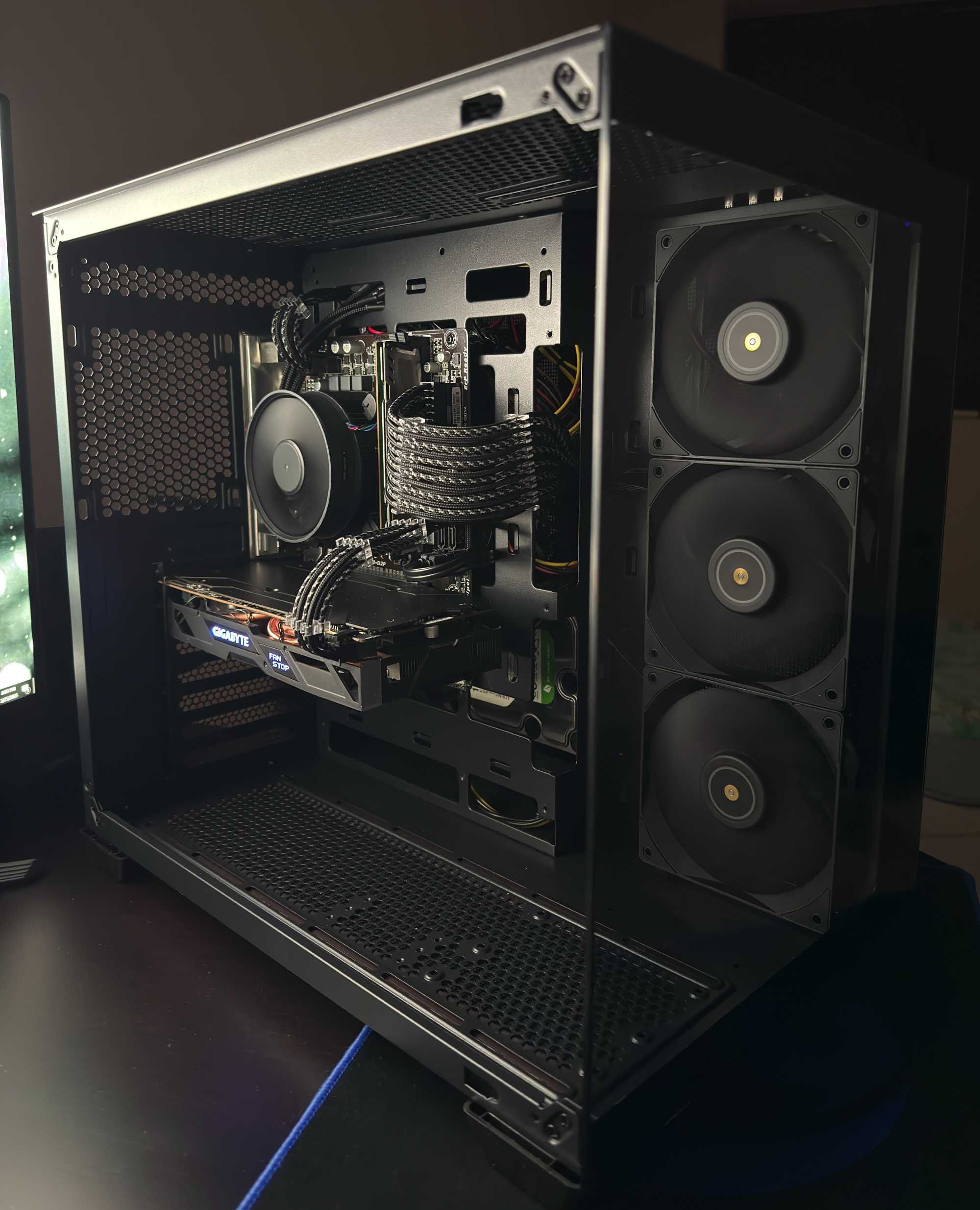 Черен геймърски компютър i7 6700 RX 570 4GB GDDR5 RAM 16GB SSD HDD