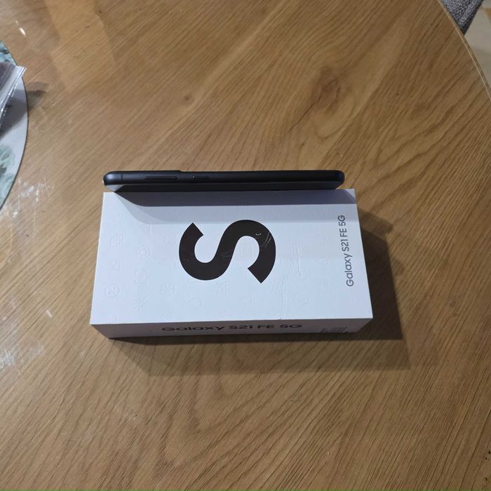 Samsung Galaxy S21 FE перфектен
