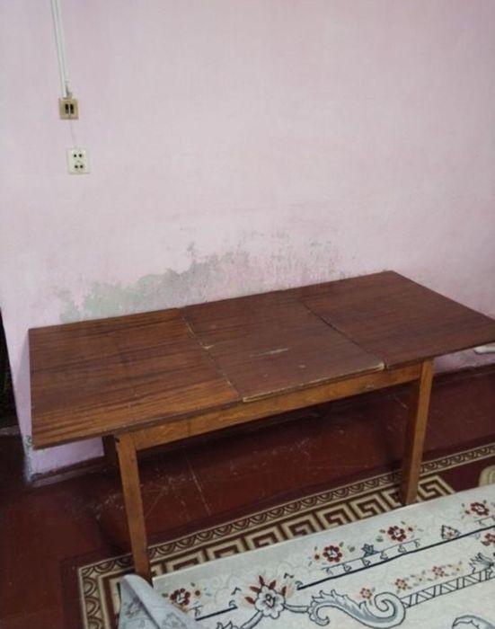 Продаётся советский раздвижной стол, без стульев