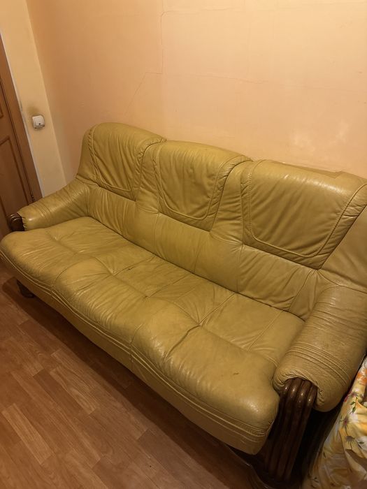Продам кожанный раскладной диван