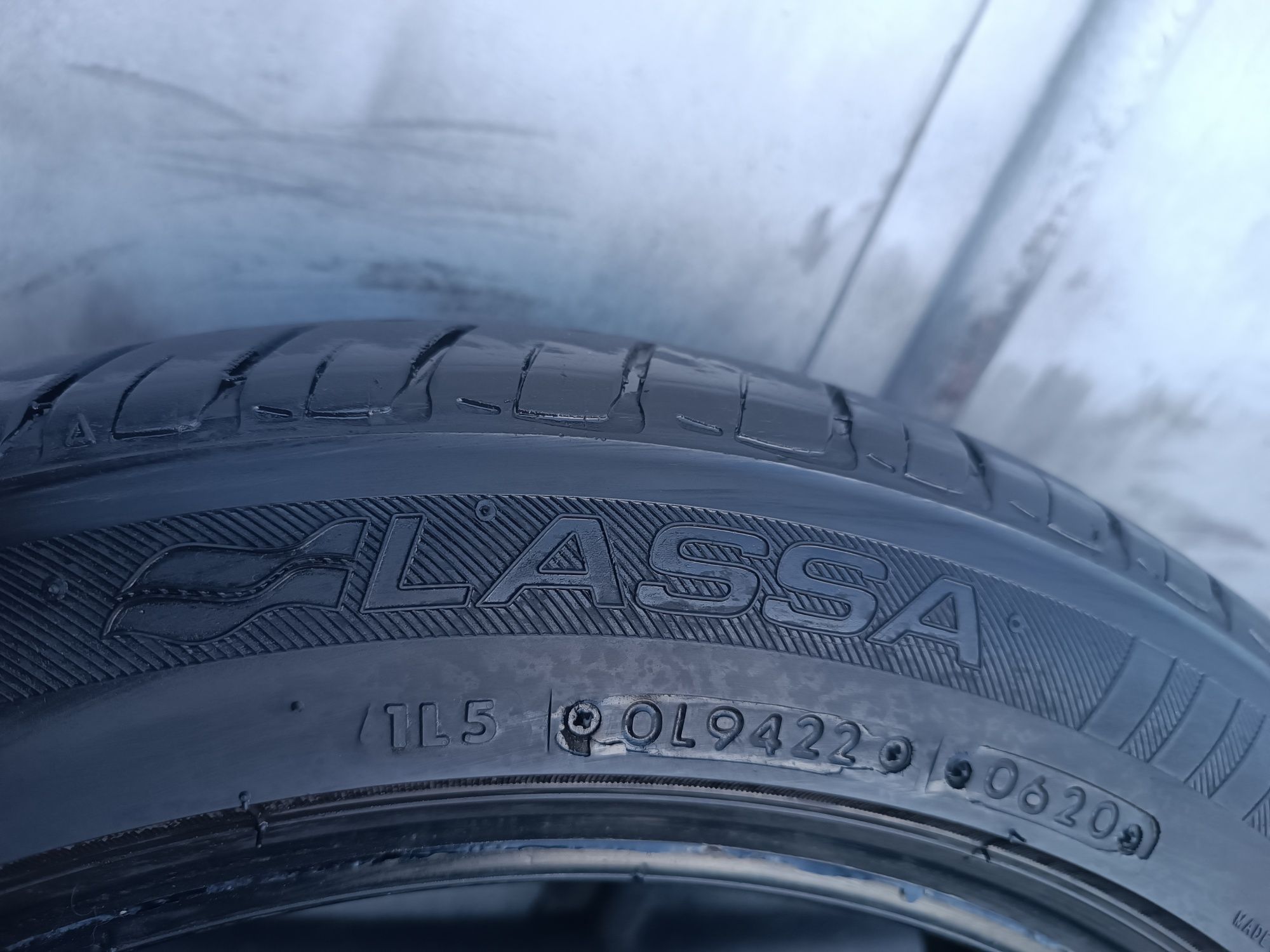 235/45/17 Lassa .