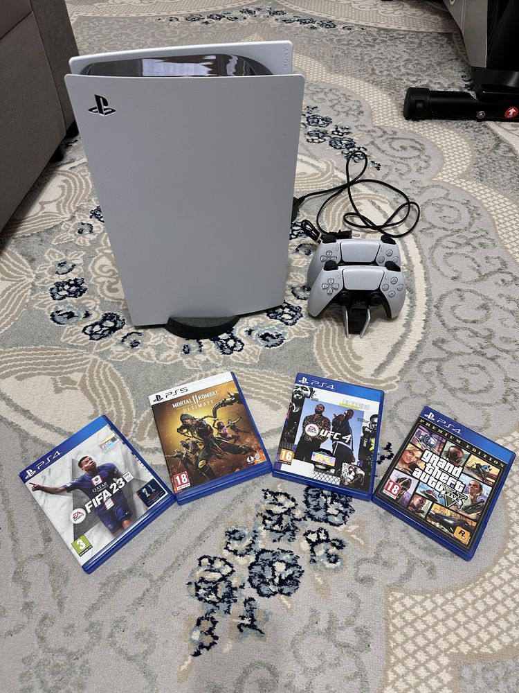 Playstation 5 плюс 4 игры и два контроллера