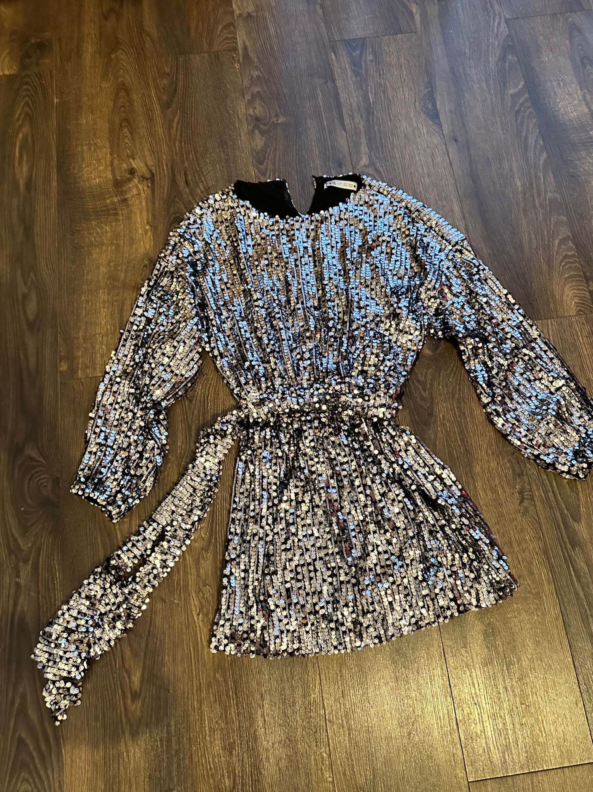 Rochie de paiete Zara