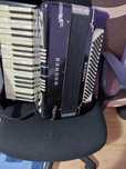 Vand hohner tangou 2 la trei scaune ,