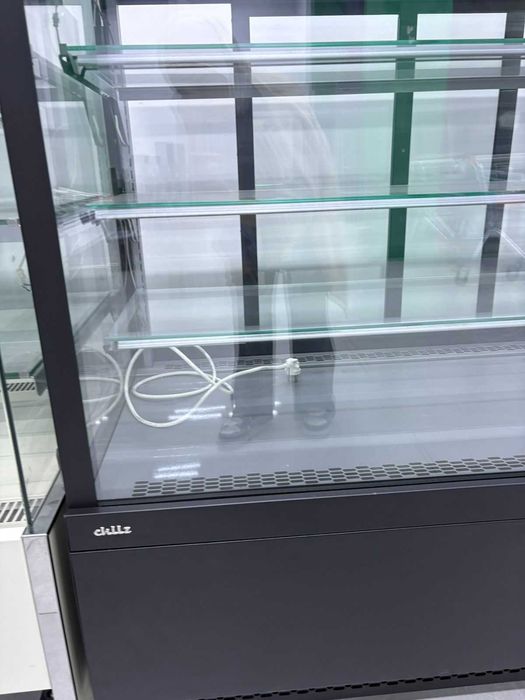 Витрина кондитерская Chilz VETE KUB 130 черный муар, металлик