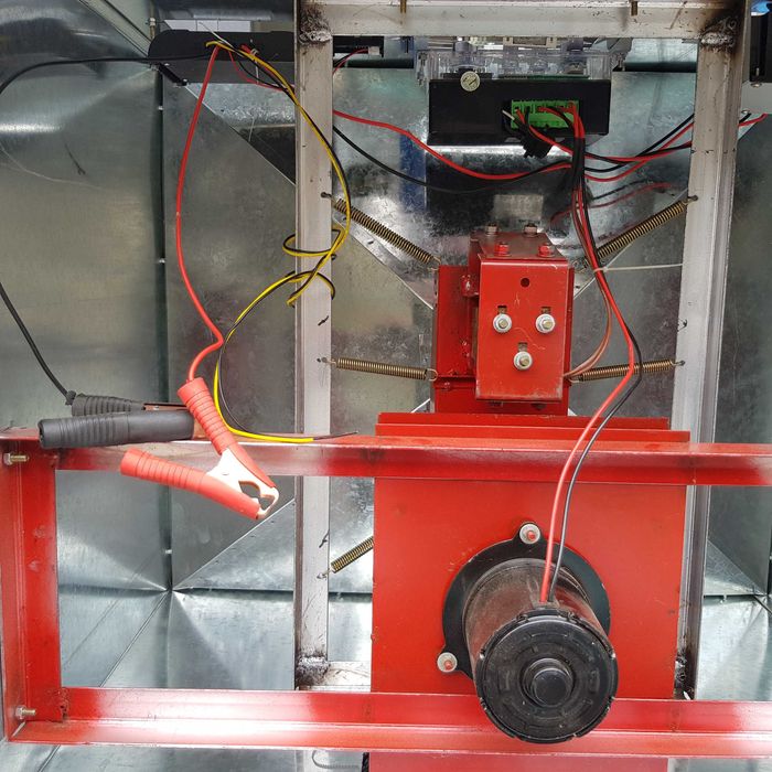 Hranitor pesti cu panou solar pentru acvacultura / balti , iazuri, etc