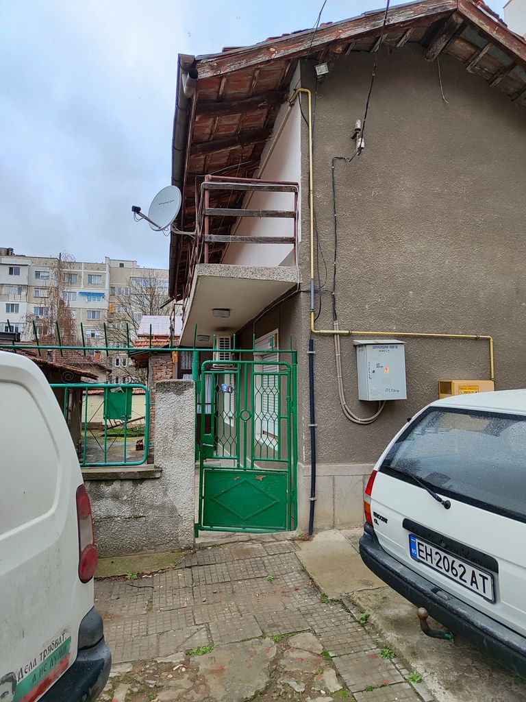 Продава се Къща в Плевен, Широк център - 155 кв.м за 1259 €/кв.м - Снимка #3