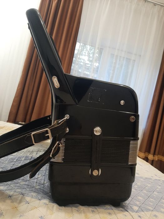 Vând acordeon SISME  120 basi