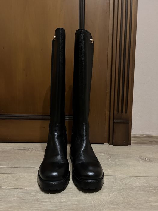 Vând cizme din piele Tory Burch marimea 37-38