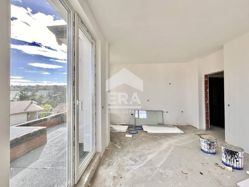 Продава се Тристаен апартамент в София, Горна баня - 86 кв.м за 2114 €/кв.м - Снимка #2