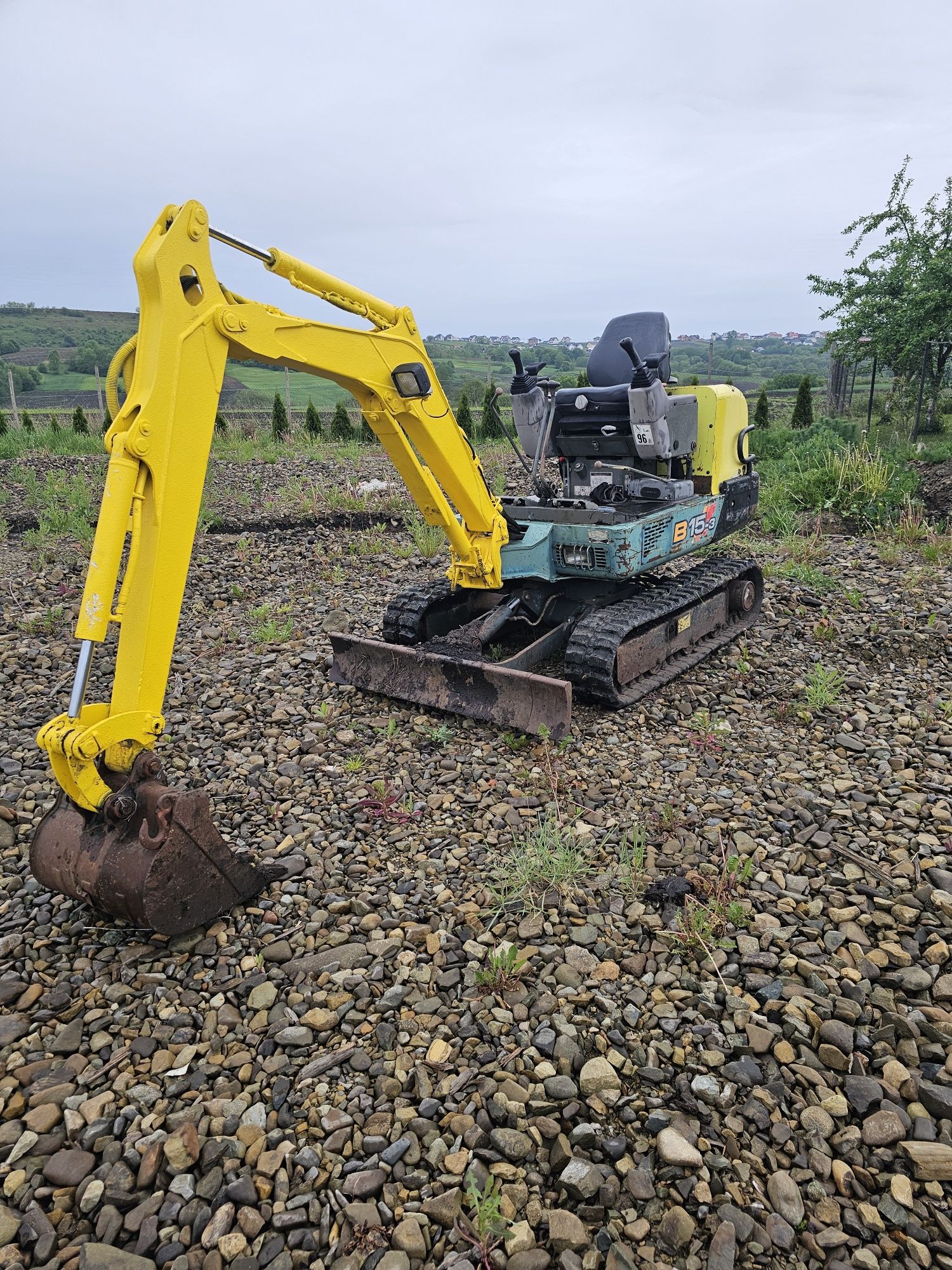 Miniexcavator yanmar b15-3 senile extensibile