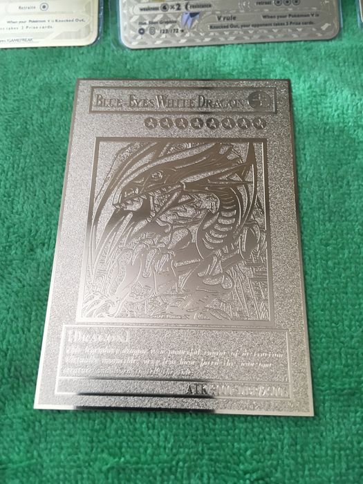 Метални Pokemon и Yu Gi Oh карти