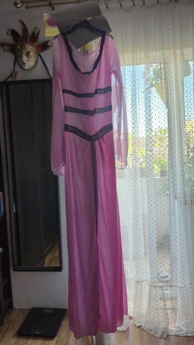 Vand/închiriez costum Morticia