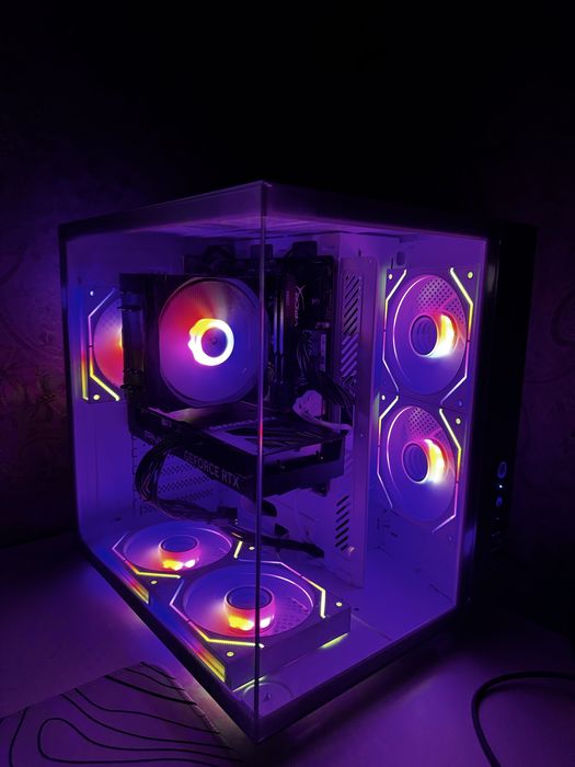 Компьютер с клавой и мышкой