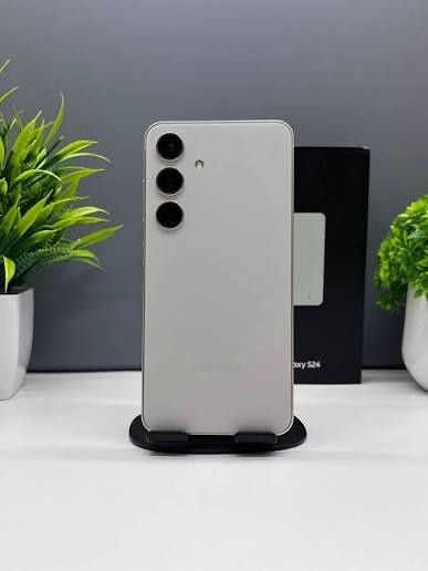 Samsung Galaxy s24(белый) обмен на iphone 15