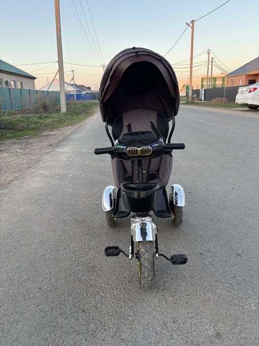 Продается трехколесный велосипед коляска.