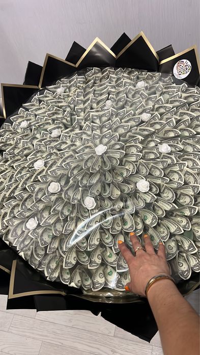 Денежный букет доллары