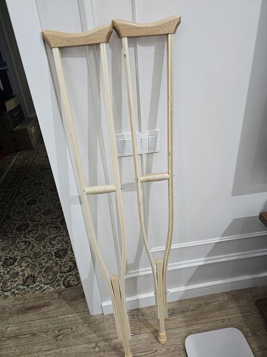 Продам костыли новые