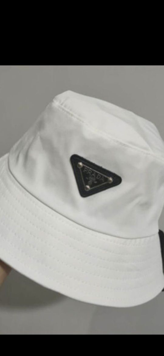 Pălărie Prada,  model 2025, 2 modele