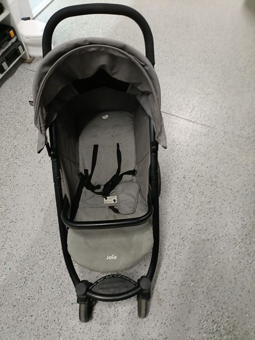 Cărucior pentru copii