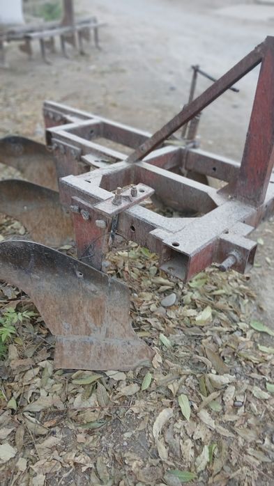 Плуг сотилади 3 корпусли 35 лик Беларус, юмз учун ҳайдаши жуда зўр