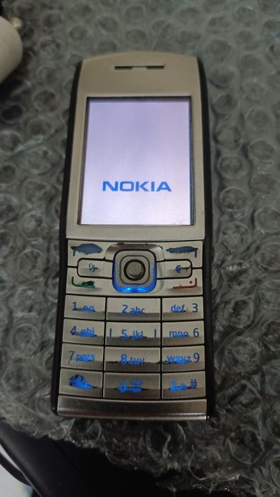 Nokia E50 cu încărcător