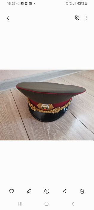 Фуражки и снимки с рамки