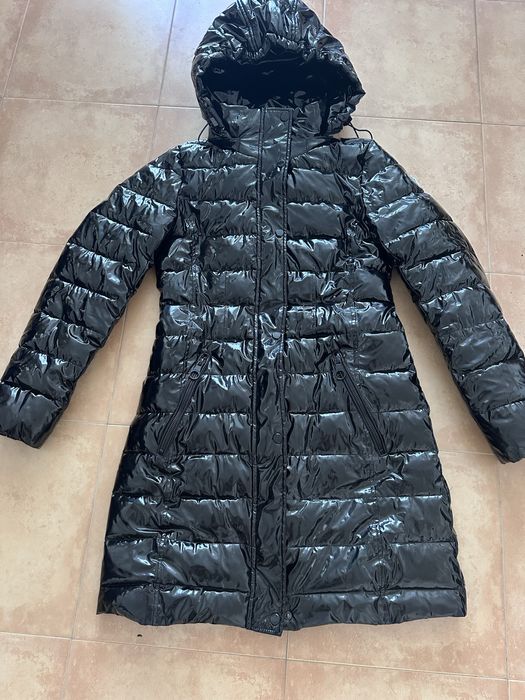 Продавам дълго зимно яке Guess XS