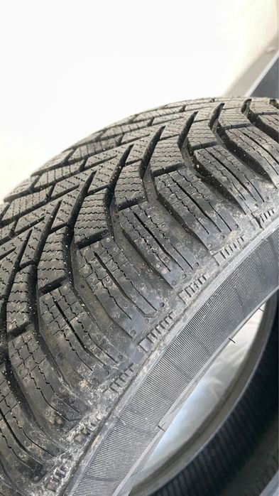 Зимние шины, бір ақ күн жүрген, почти новый, автосалоннан алынған