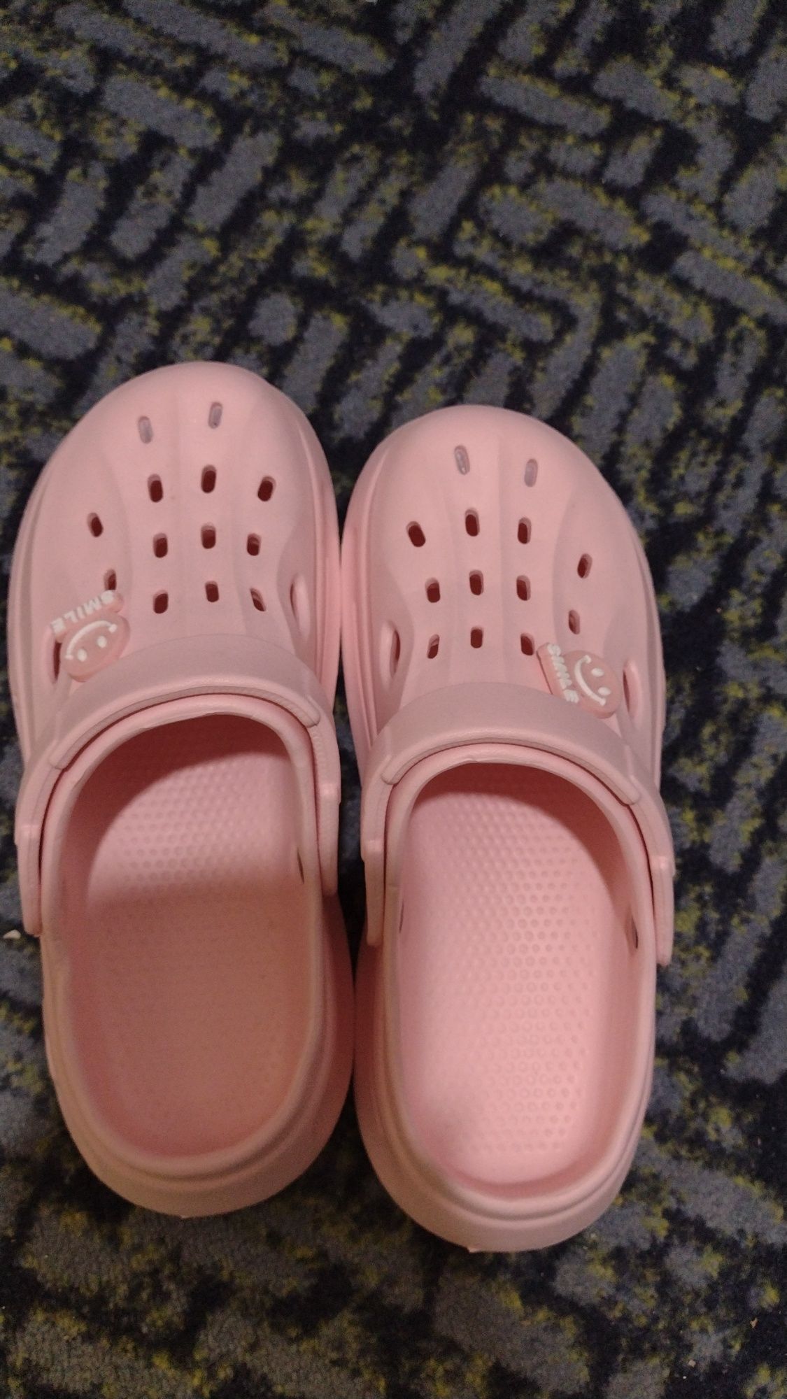 Продавам чехли Croks