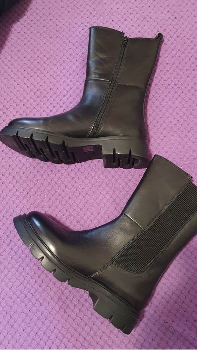 Cizme noi, de piele