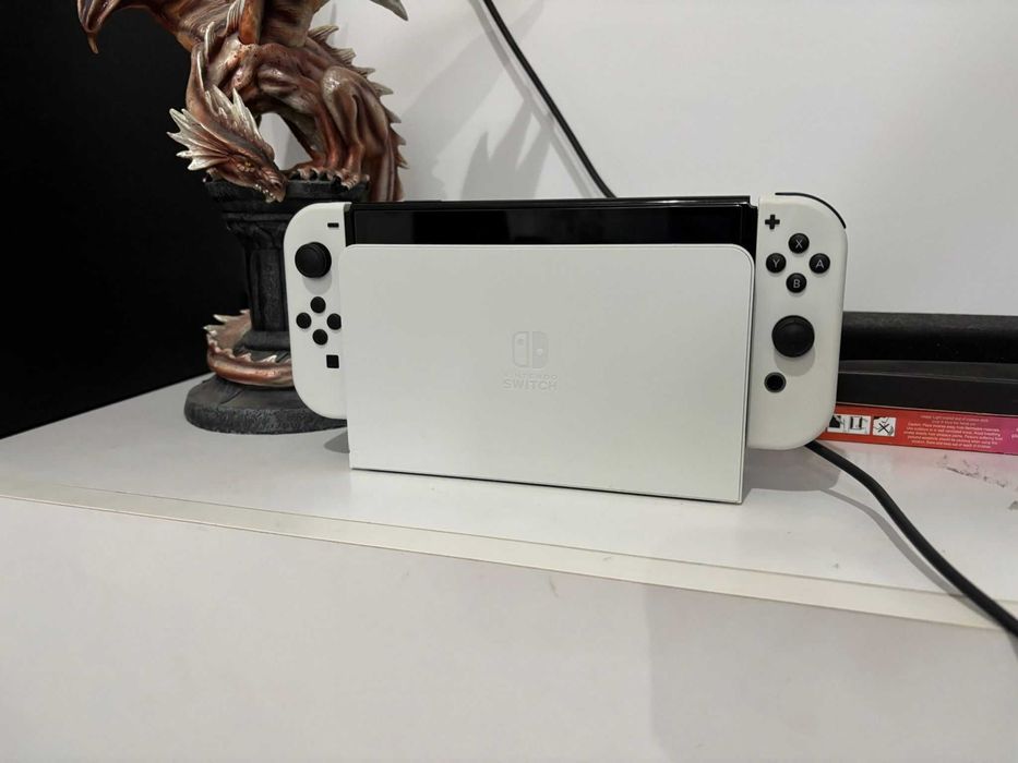 Consola NINTENDO Switch OLED White + Mario Kart 8 Deluxe + 6 luni NSO