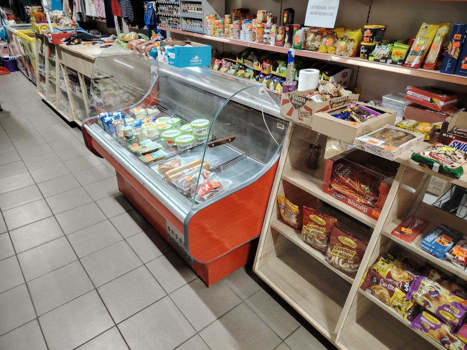 Vitrina pentru mezeluri