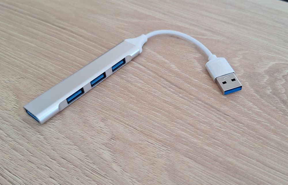 Hub USB - 4 sloturi (nou)