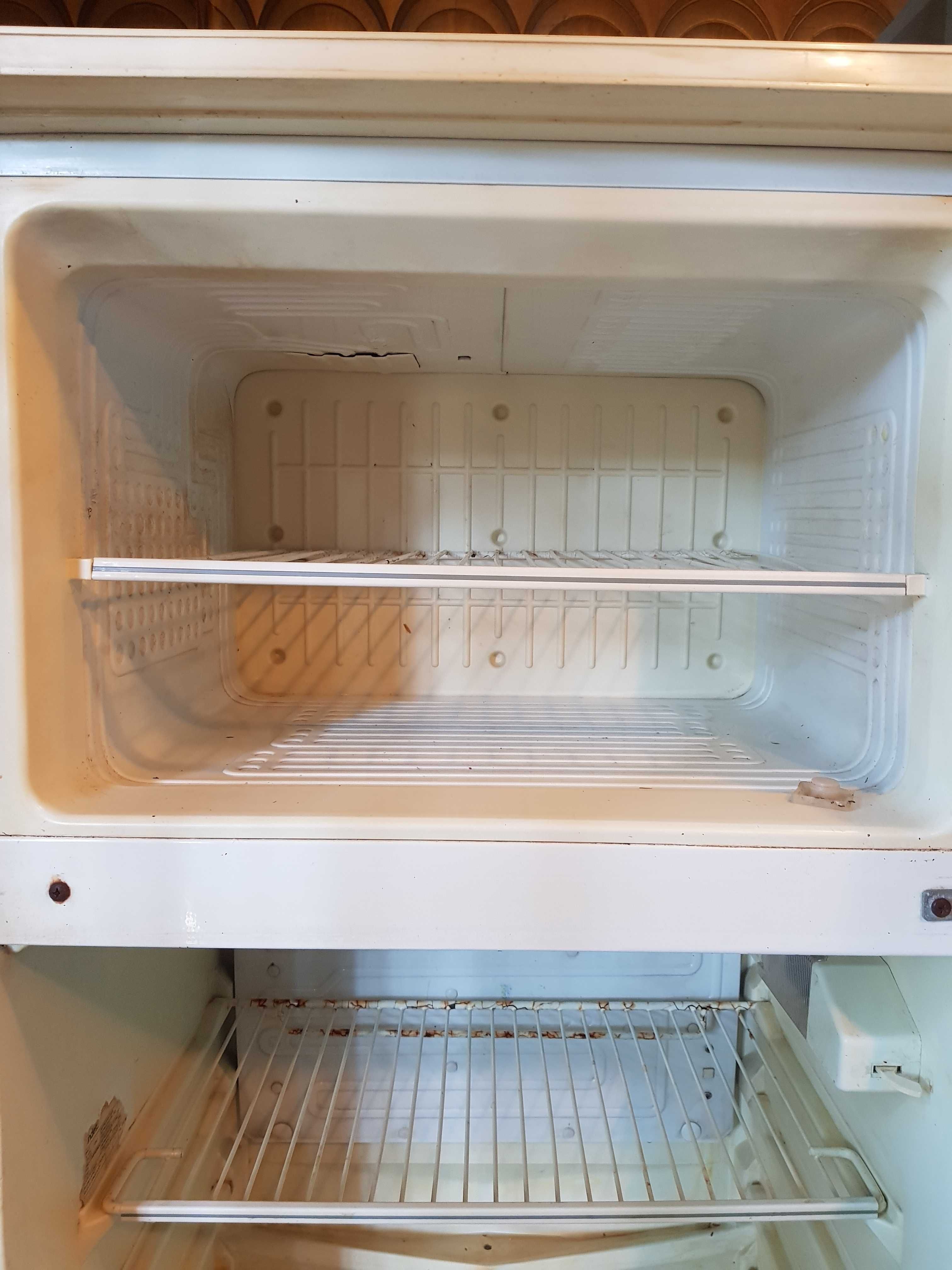 Продам холодильник Indesit