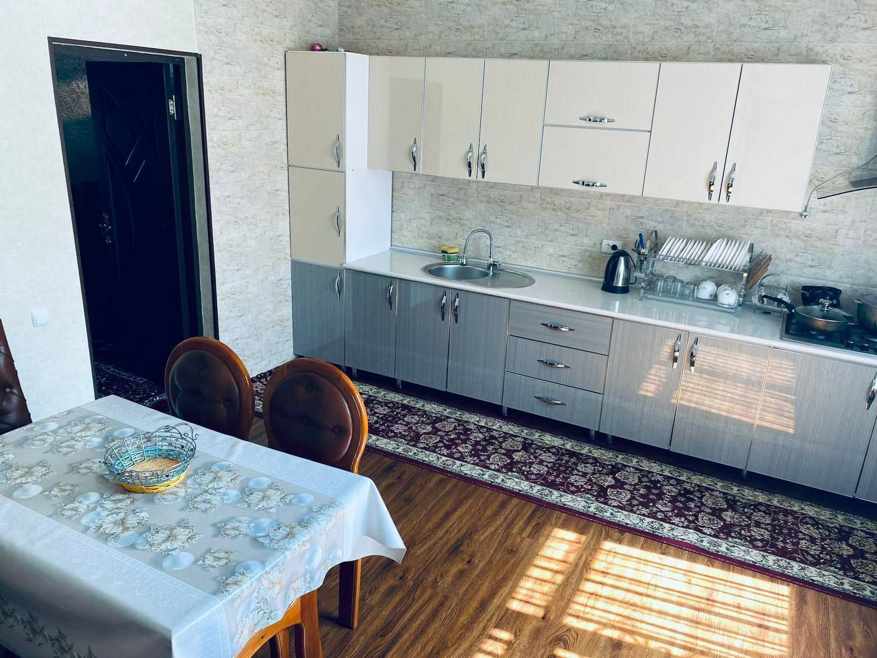 zamonaviy dam olish uyi – basseynli!
