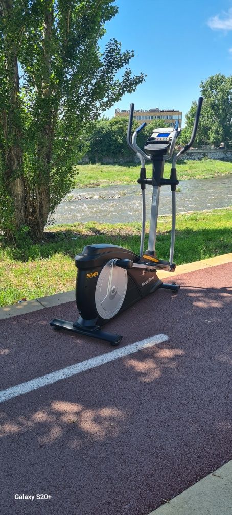 Немско Елиптичният велосипед NordicTrack Strider 450