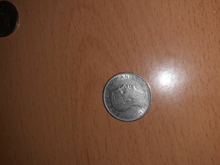 Monede vechi de colecție. 
2 monede 100 Lei din 1992 și 1993
1 moneda