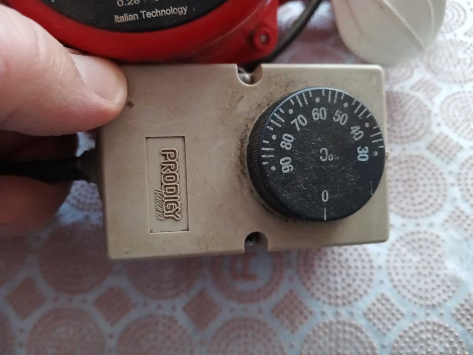 Помпа, термостат и разширителен съд