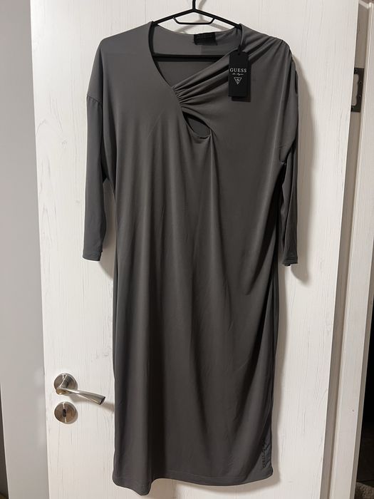 Нова рокля-Guess