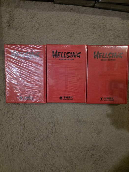 Lot manga Trigun si Hellsing