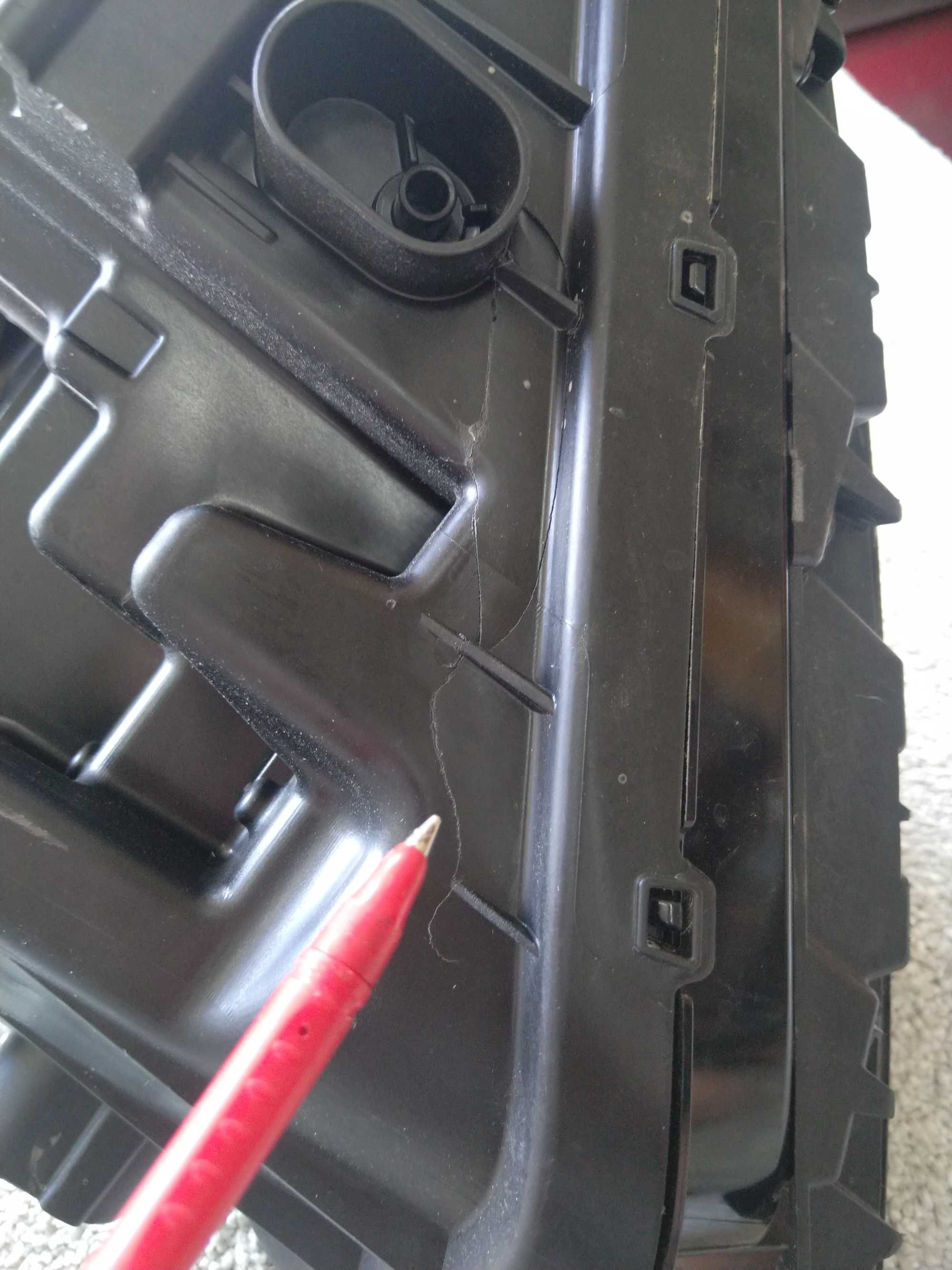Десен фар за KIA EV9 2024 година.