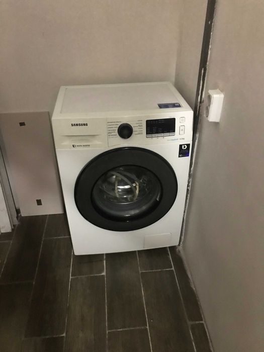 Продам стиральную машину Samsung производства Южная Корея,почти новая