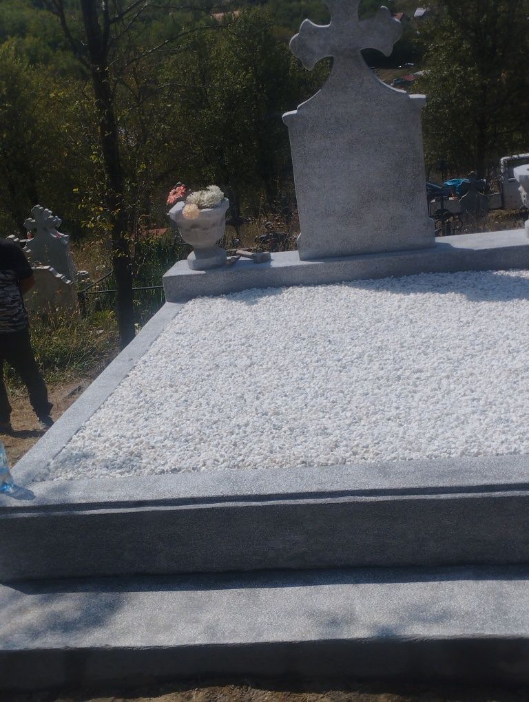 Monumente funerare marmura granit sau mozaic,scriem și placi