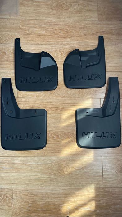 Бризговики комплект (4штук) на Toyota Hilux