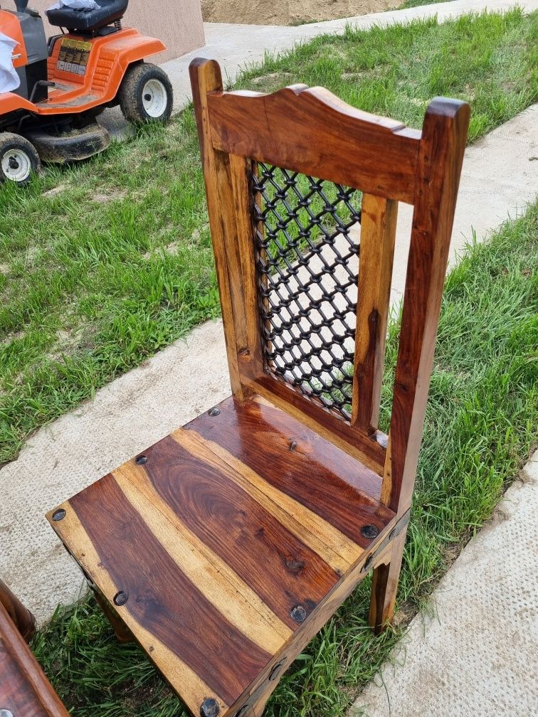 Masă din lemn masiv cu 6 scaune