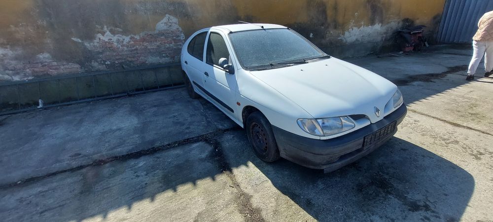 Рено    .  Меган